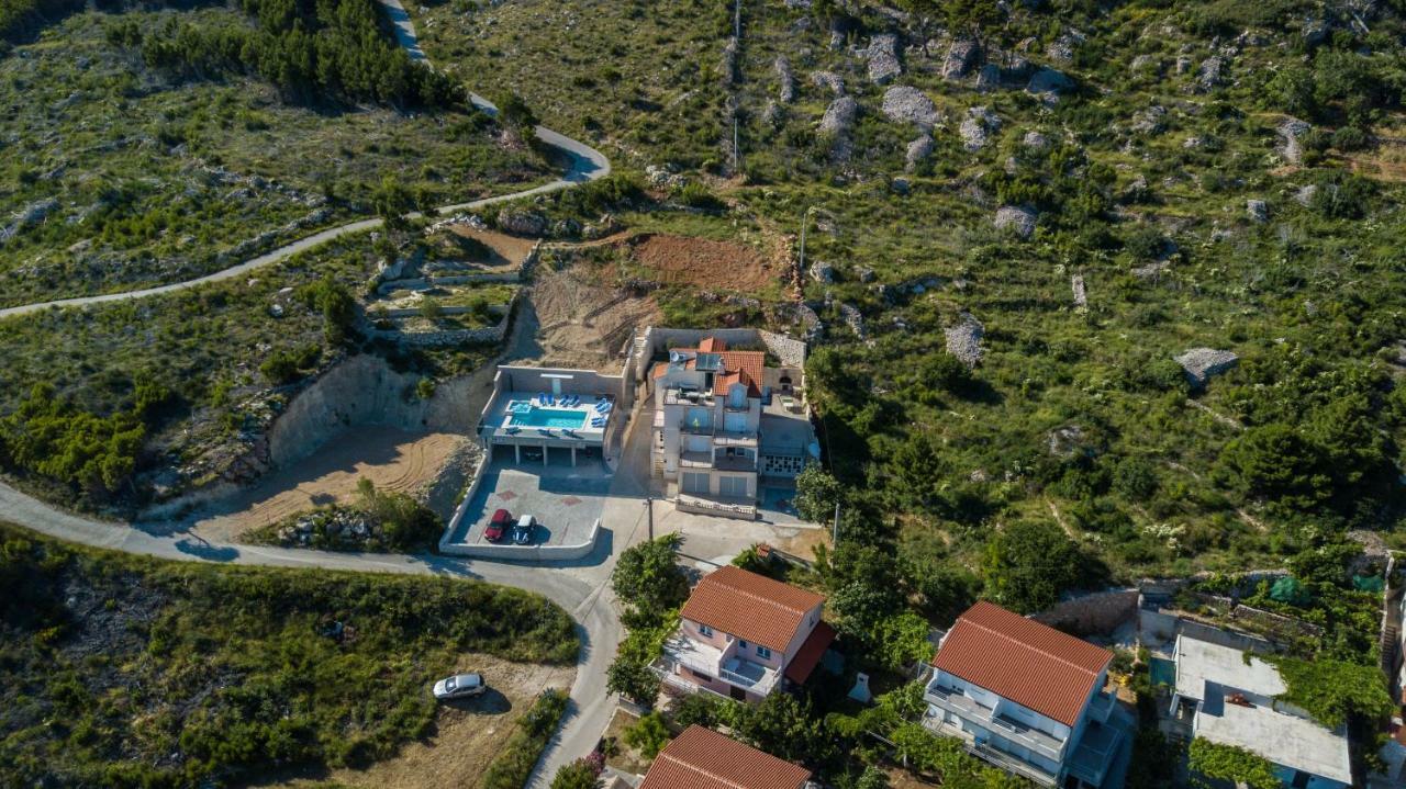 Apartments Pusic Omis Exterior photo