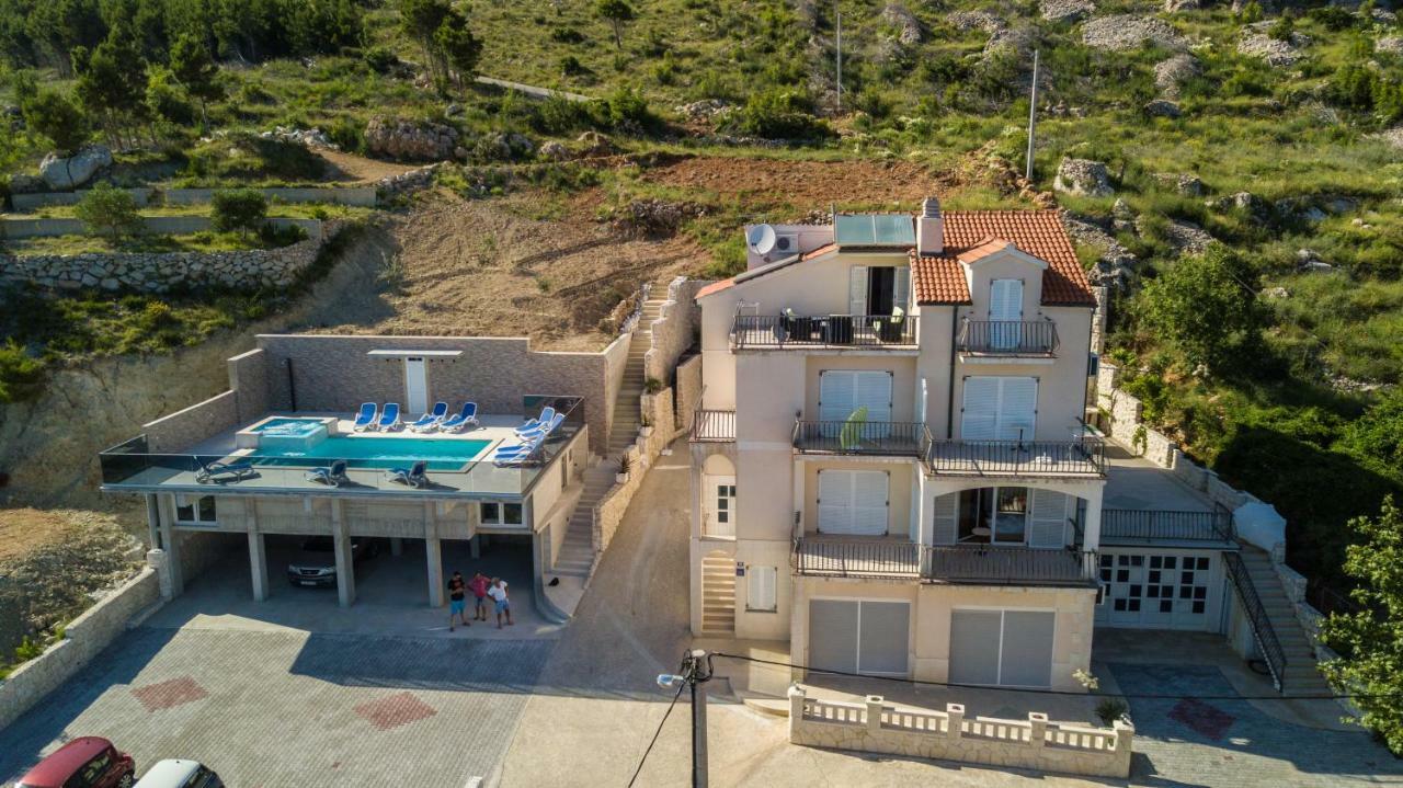Apartments Pusic Omis Exterior photo