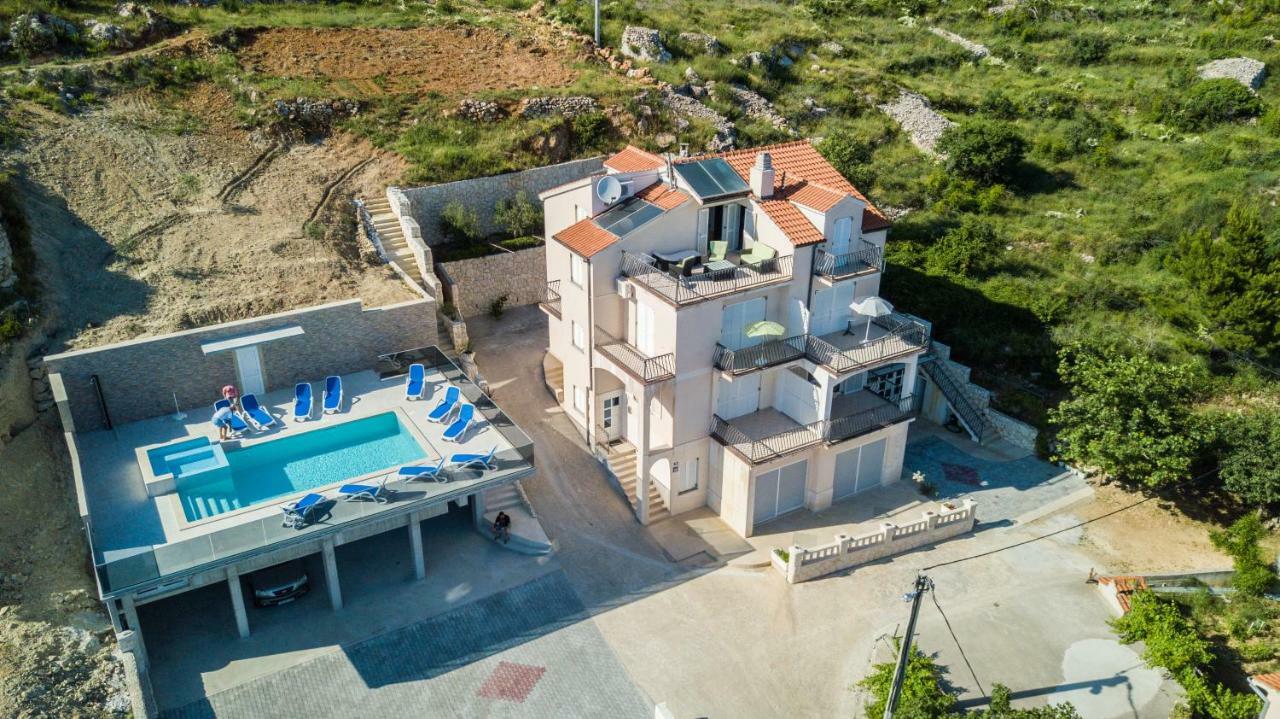 Apartments Pusic Omis Exterior photo