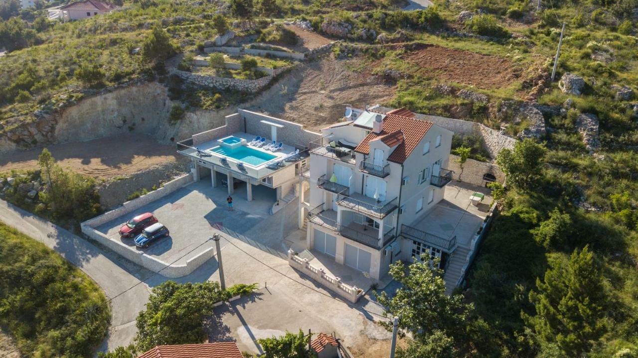 Apartments Pusic Omis Exterior photo