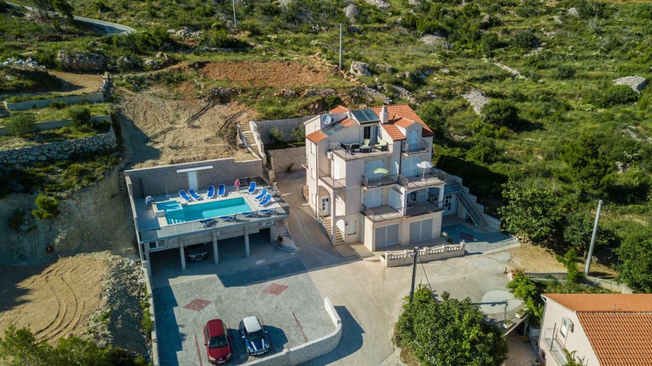 Apartments Pusic Omis Exterior photo