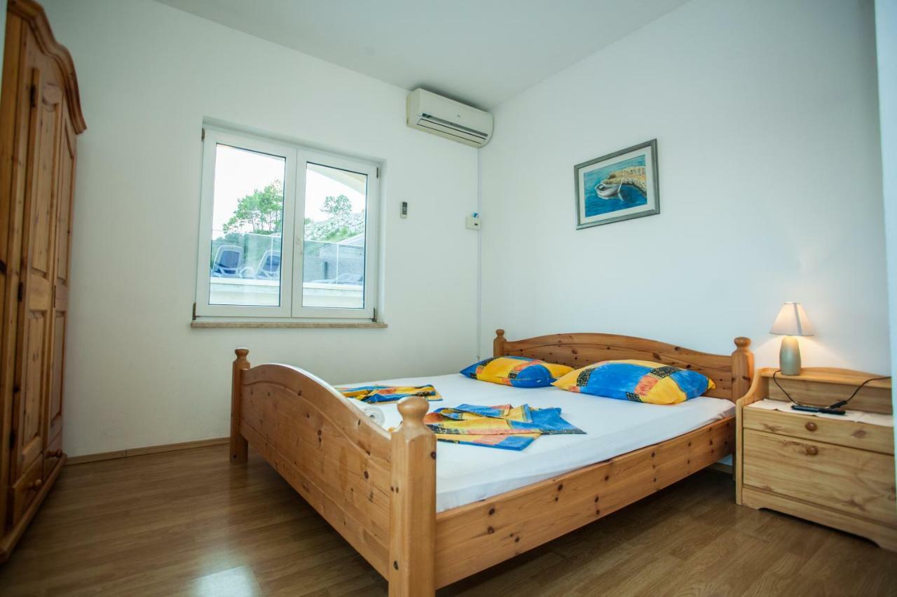 Apartments Pusic Omis Exterior photo