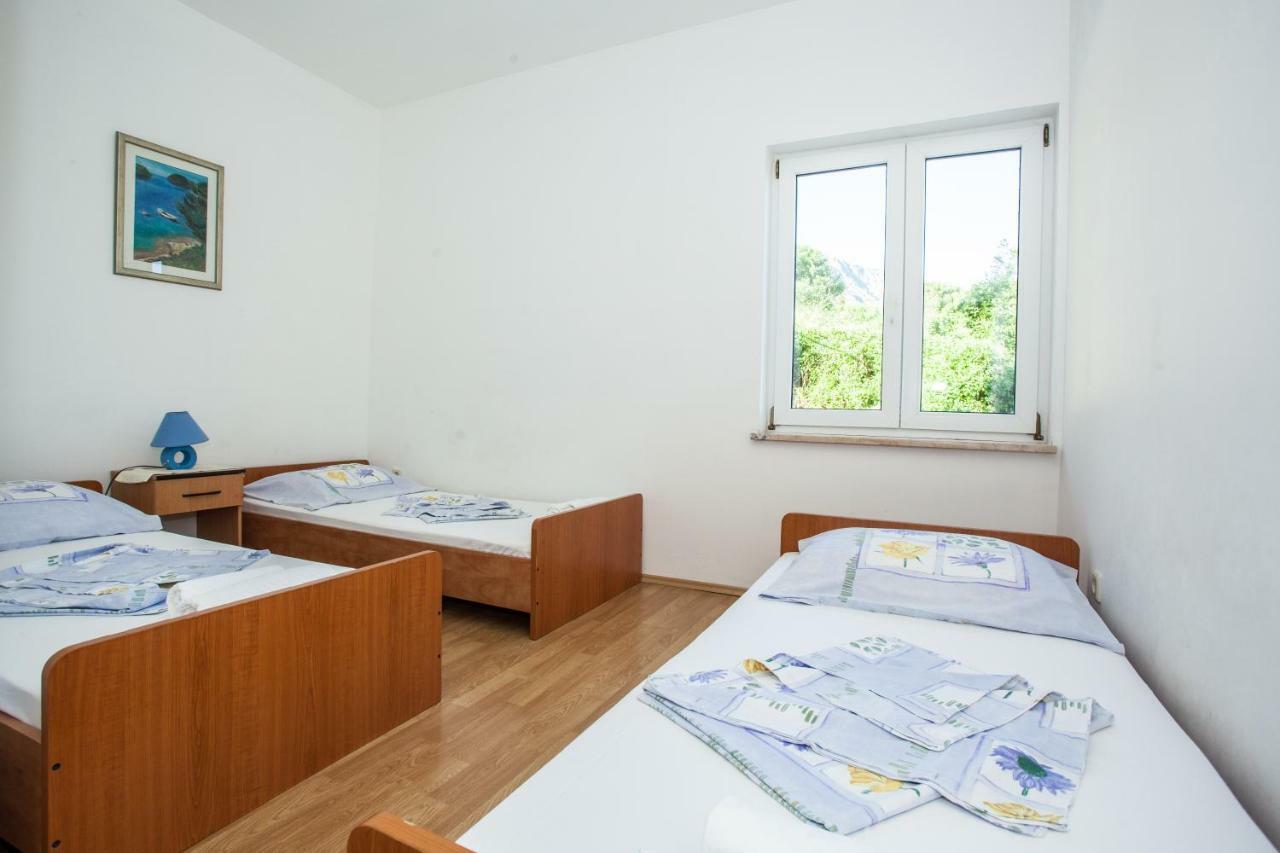 Apartments Pusic Omis Exterior photo