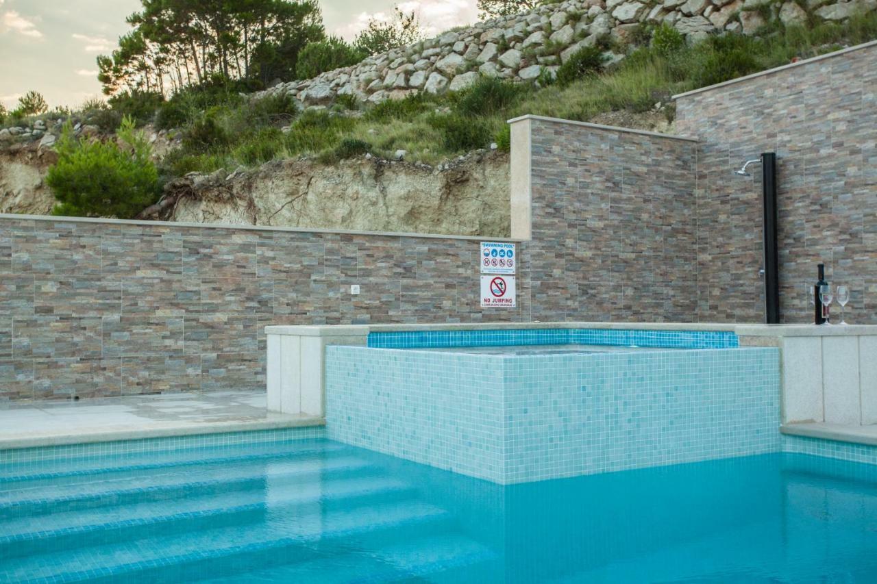 Apartments Pusic Omis Exterior photo