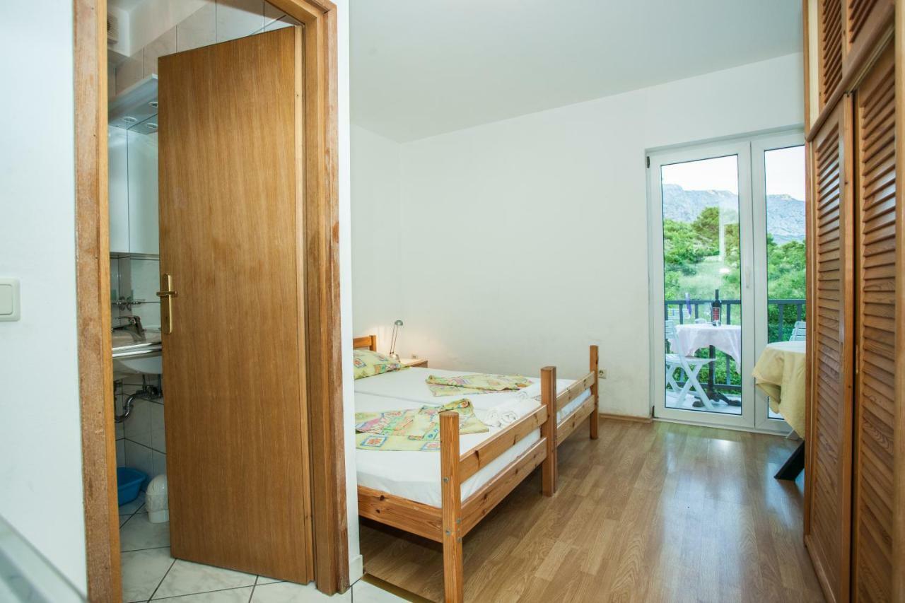 Apartments Pusic Omis Exterior photo