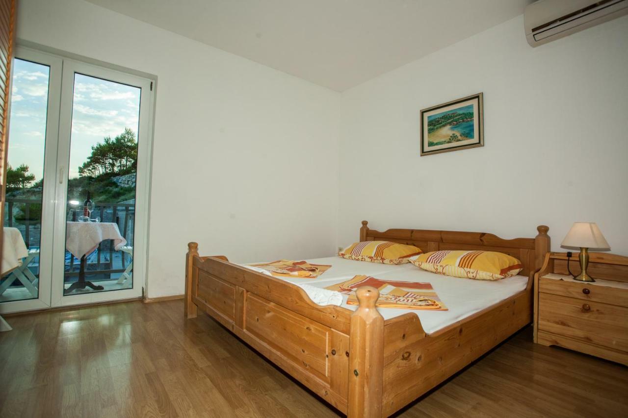 Apartments Pusic Omis Exterior photo