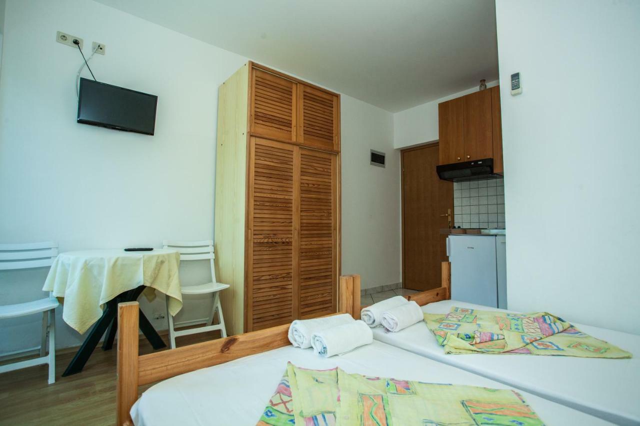Apartments Pusic Omis Exterior photo