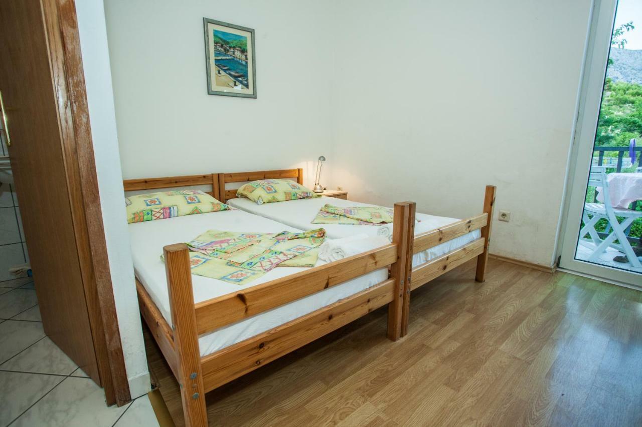 Apartments Pusic Omis Exterior photo